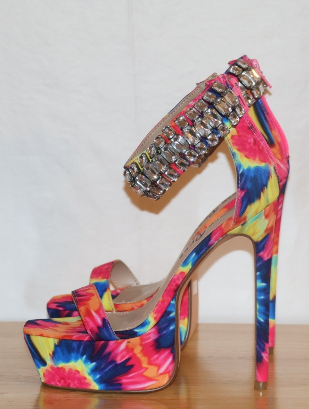 Paean Neon Rhinestone Lemon Drop Platform Heels By Privileged. Size 5.5